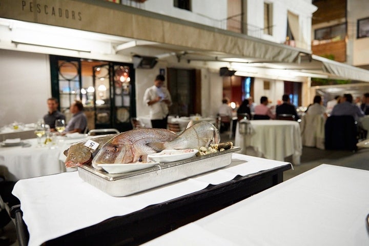 El restaurante apuesta por el producto local, que aquí sabe a mar.