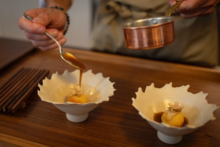 Aebleskiver, guiso de jabalí y setas.