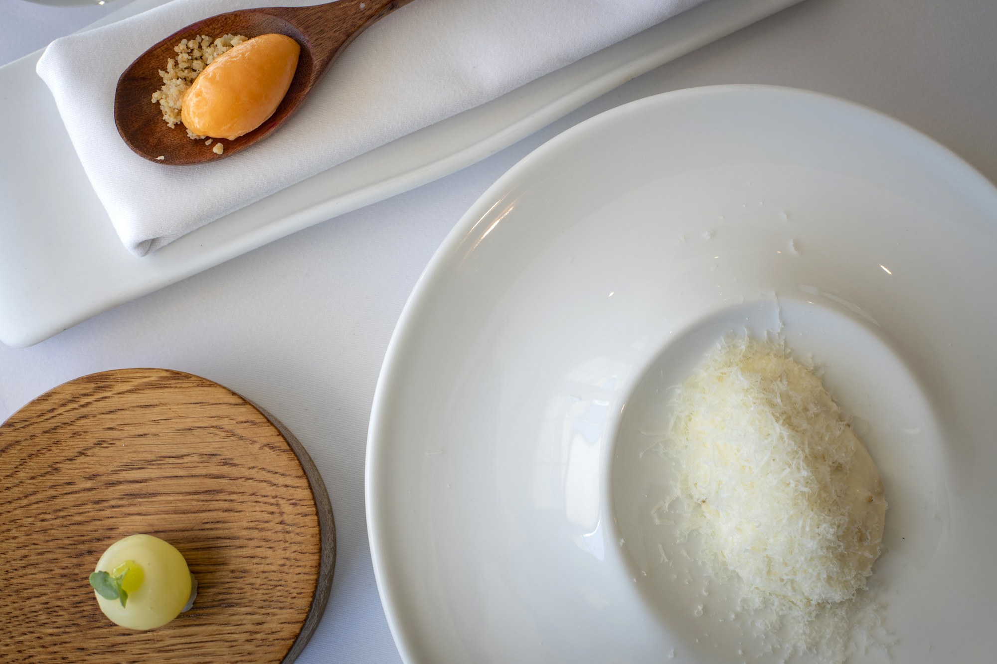 Manzana.Mandarina.Risotto de piñones.
