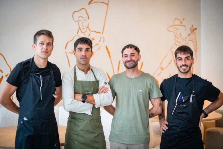Luis San Juan (jefe de sala), Álvaro Sanz (chef), Amir Houdrouge (jefe de sala) y Raúl Duque (jefe de cocina).