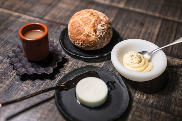 Pan, alioli de mango y mantequilla de oveja del restaurante Farigola&Menta (Valencia):