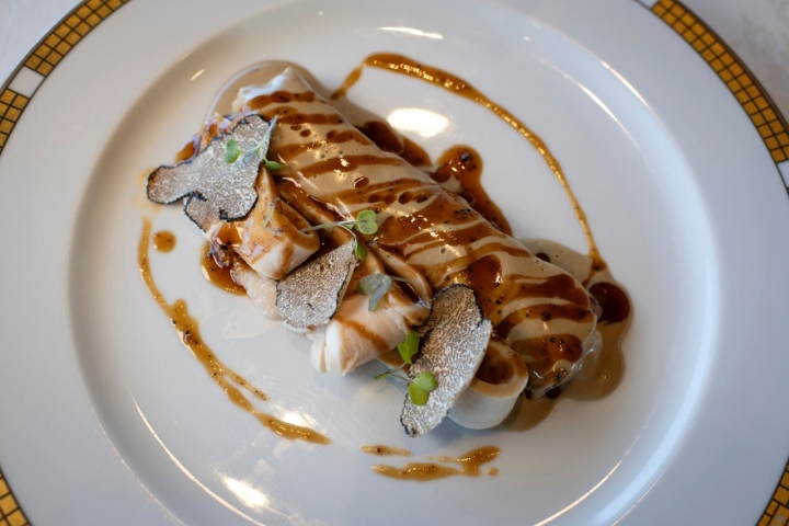Plato de canelón de pularda del restaurante Fontané de los hermanos Roca.
