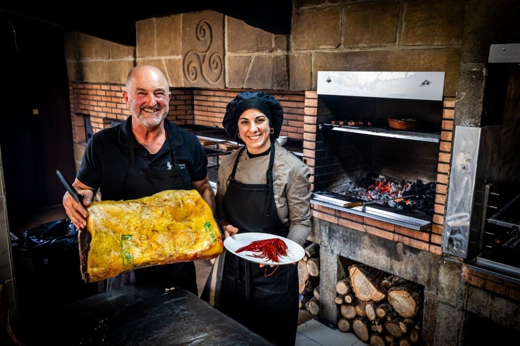 Caña a la brasa de parte de la familia Campo Martínez