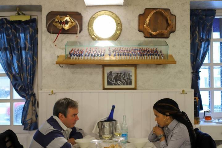 Restaurante 'Hermandad de Pescadores' (Hondarribia): decoración del salón