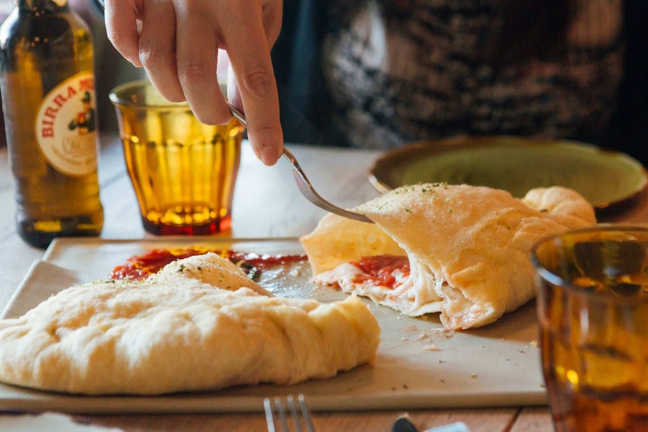 'Pizza fritta' lista para ser devorada.