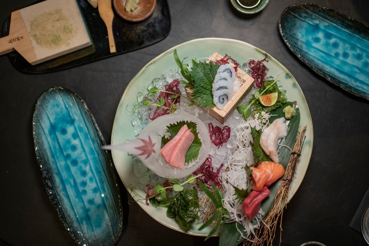 El Sashimi Moriawase propone un selectivo corte de pescados y mariscos.