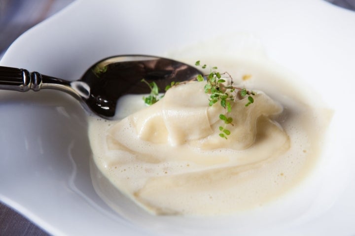 La purrusalda con patata y brandada de bacalao es uno de los platos que más entusiasman a De Dios.