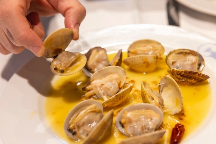 Almejas a la sartén.