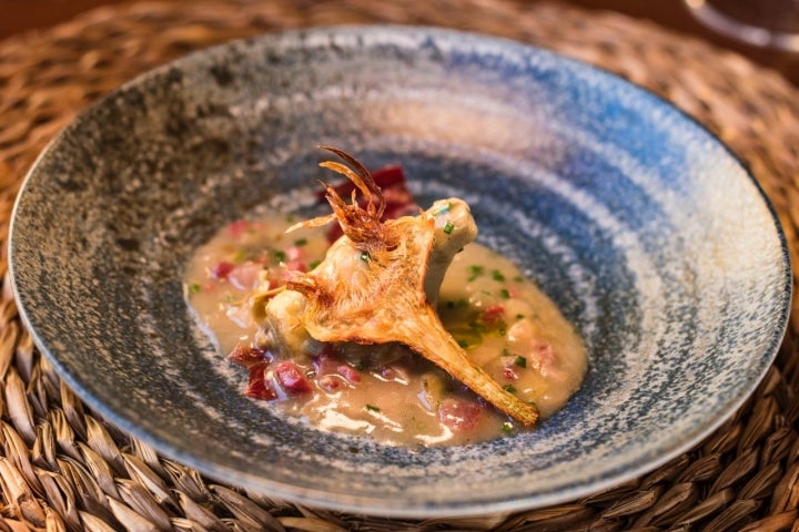 Guiso de alcachofas con jamón del menú del restaurante La Única