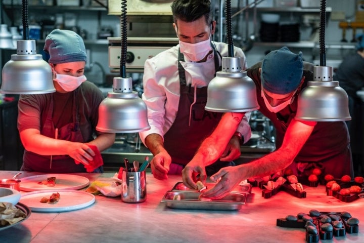 Restaurante 'LAV' (León): el chef Javier del Blanco en cocina