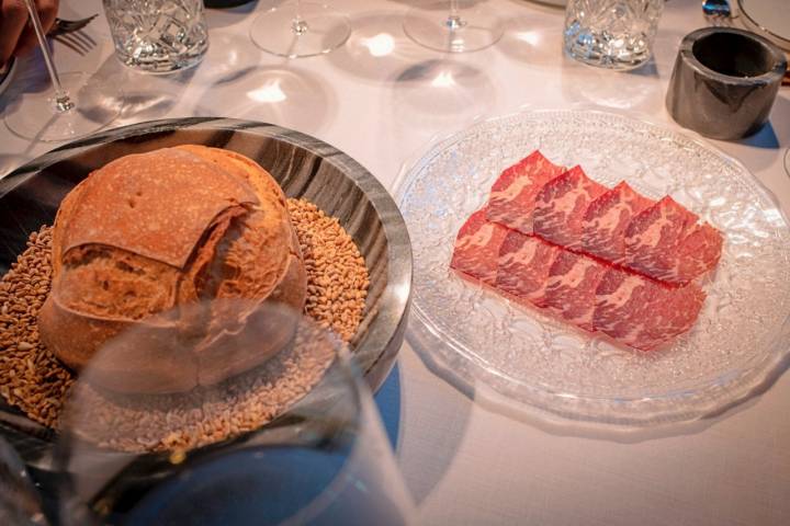 Restaurante 'Marcela Brasa' (León): pan y cecina de buey 'El Capricho'