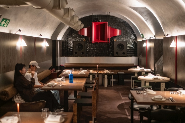 La sala del restaurante, para comer en mesa.
