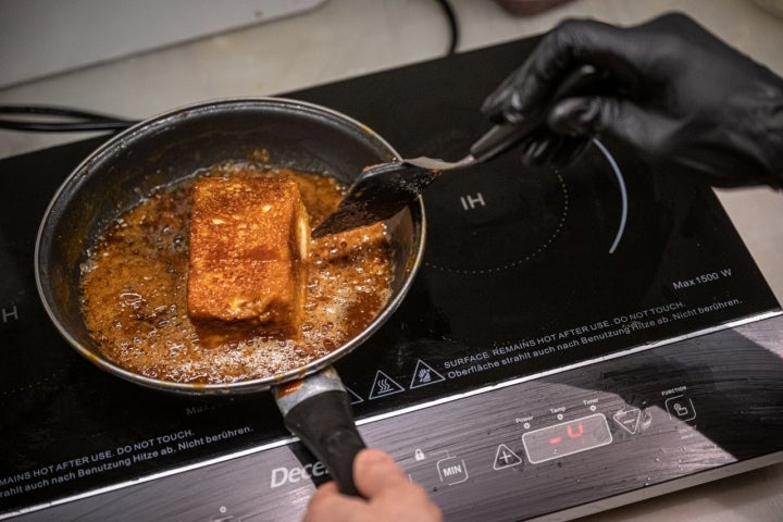 La torrija caramelizada es ya un emblema de 'MediaManga'.