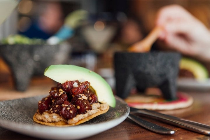 tostada de atún rojo con salsa macha