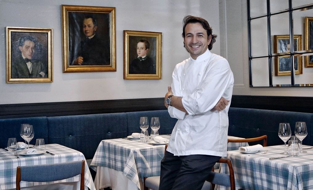 Una carbonara de calamares en una brasserie art decó