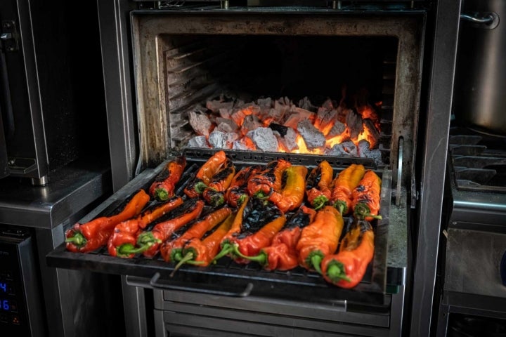 Preparando los pimientos.