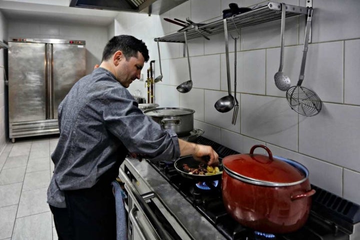 Entrar en la cocina de este templo de la gastronomía gallega es un disfrute para los sentidos.