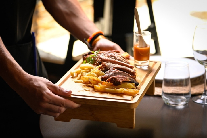 El churrasco de cerdo a la parrilla arrasa.
