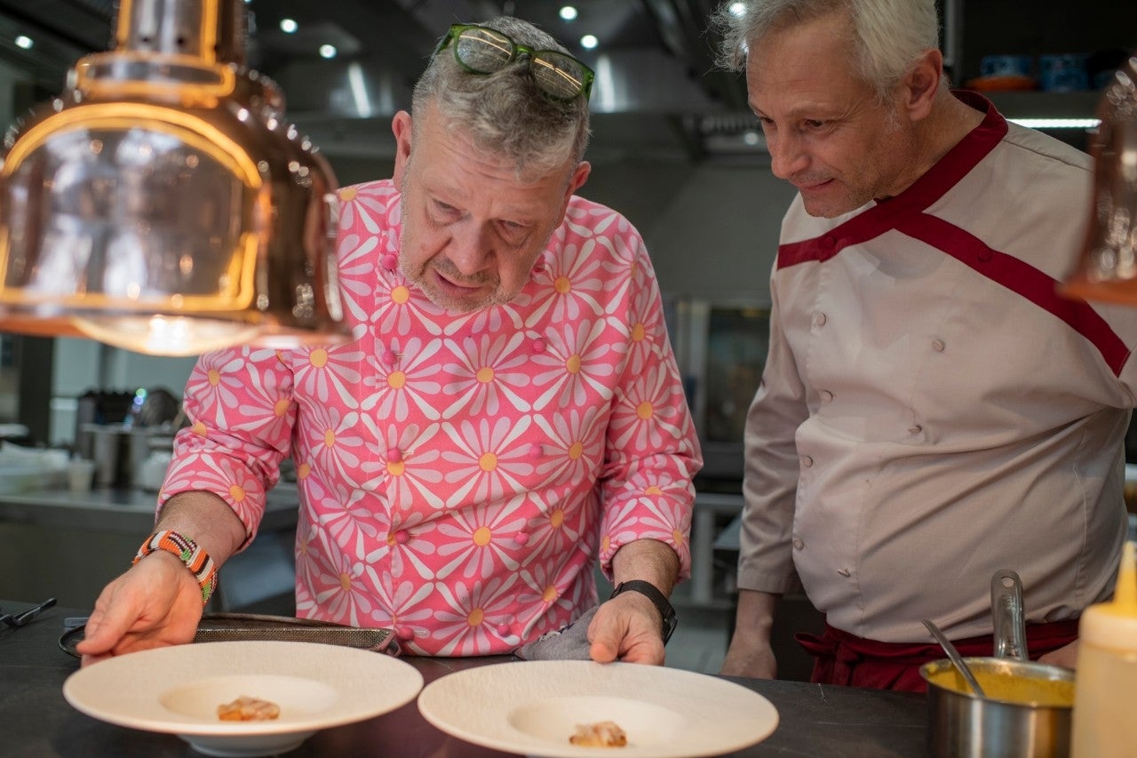Chicote rinde homenaje a la cocina más castiza en 'El Puesto Guía Repsol'