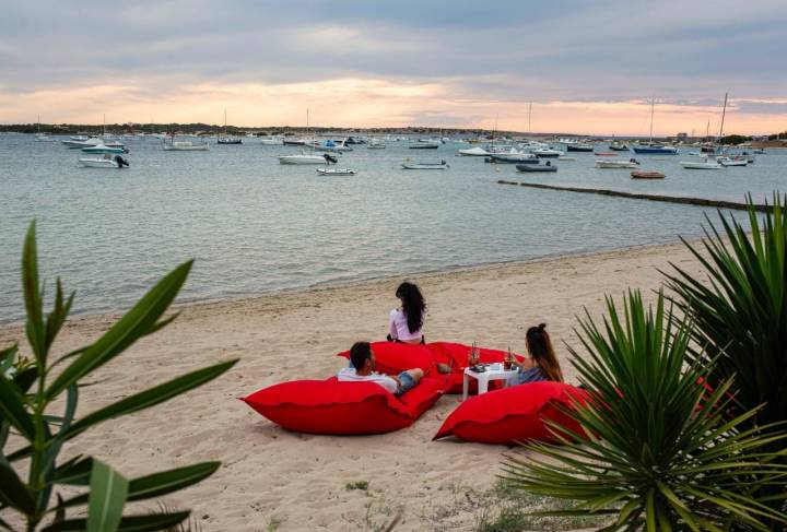 Restaurante 'Quimera' (Formentera): zona de 'chil out' en la playa de Estany des Peix