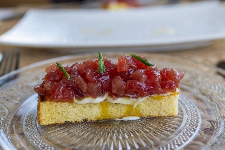 Restaurante Ramé. tosta de atún sobre brioche