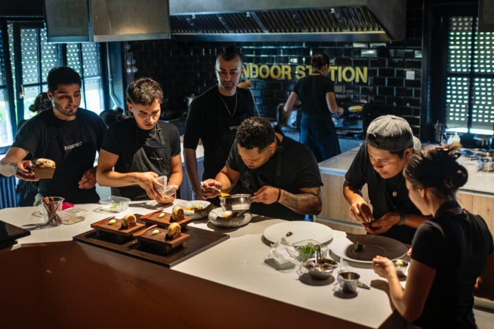 En la cocina vista del restaurante.