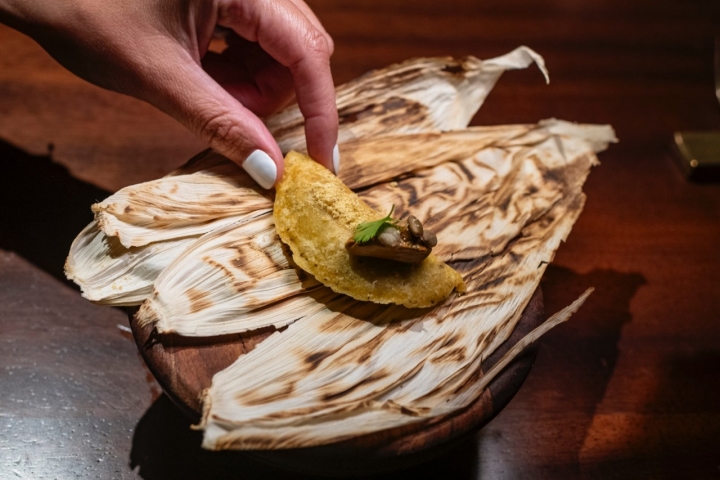 Quesadilla de tinga de pollo.
