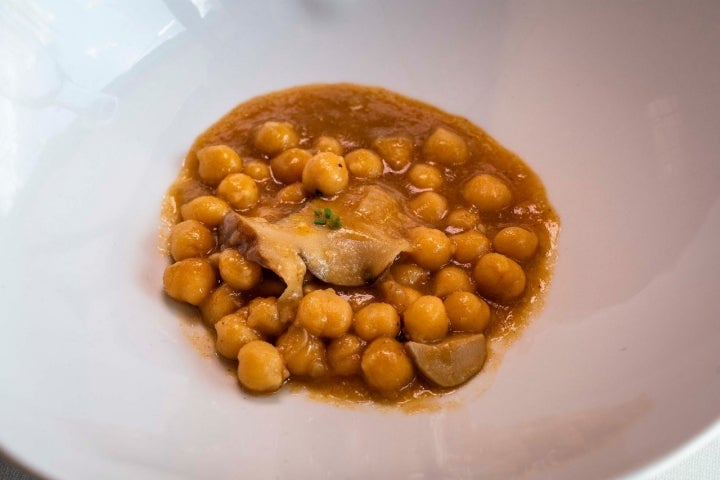 Los garbanzos con boletus, un plato que lleva triunfando 30 años.