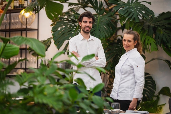 La cocinera Camila Ferraro con su pareja y jefe de sala, Robert Tetas.