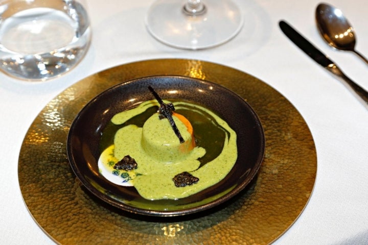 'Foie' de mar con golosina de 'kombu' y crema de 'wasabi' elaborado con hígado de rape.