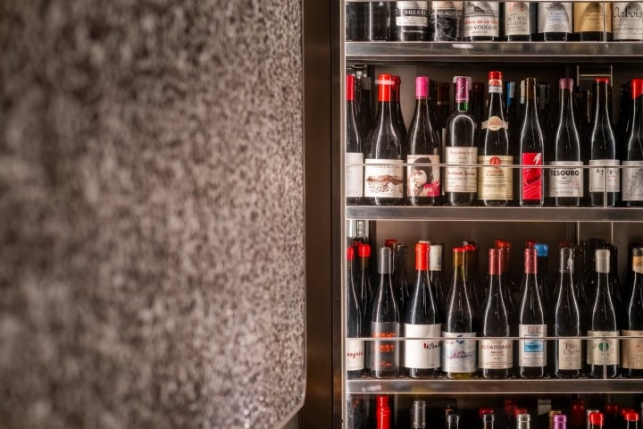 La carta de vinos propone más de 380 referencias La carta de vinos propone más de 380 referencias