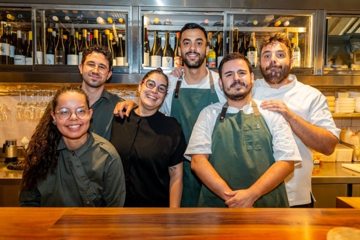 Foto de familia del equipo de 'Sr. Cangrejo' Foto de familia del equipo de 'Sr. Cangrejo'