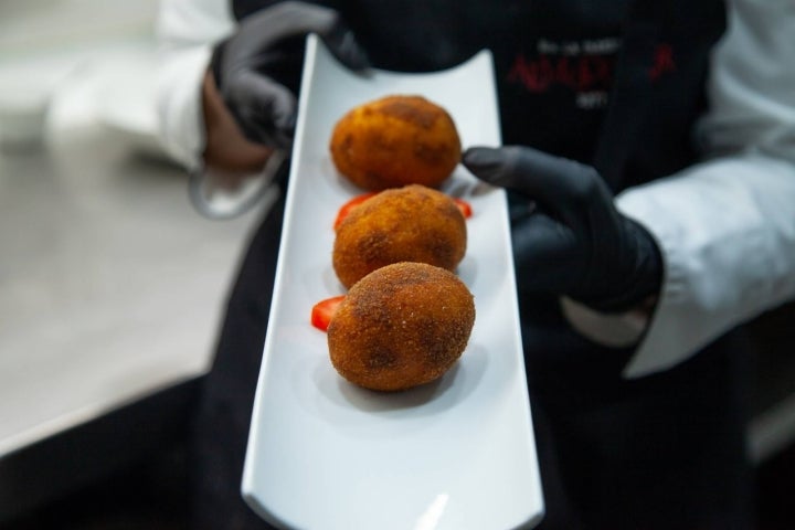 croquetas la taberna de almodovar