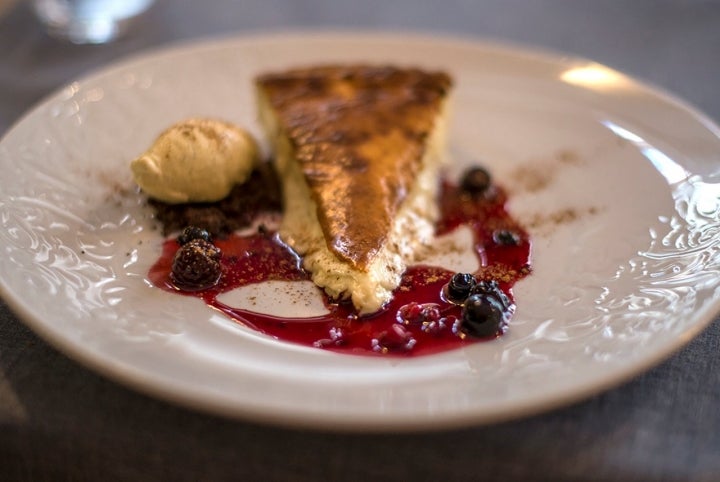 La tarta templada de 'Trasto' es todo un acierto para terminar con buen sabor de boca.