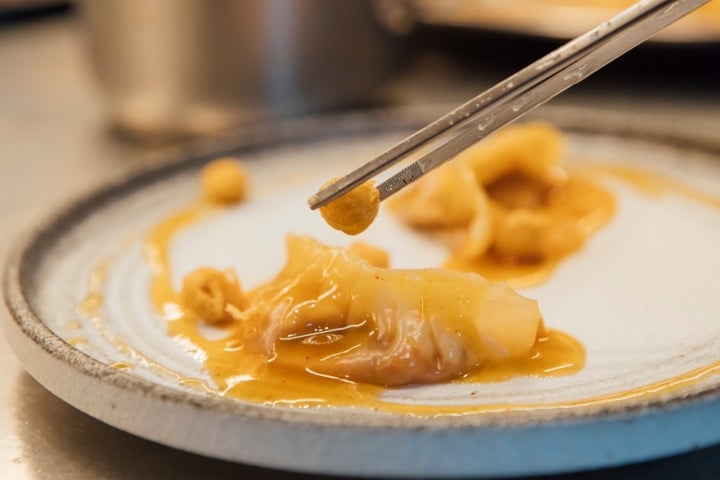 La Gyoza de callos a la madrileña, un bocado de lo más castizo.