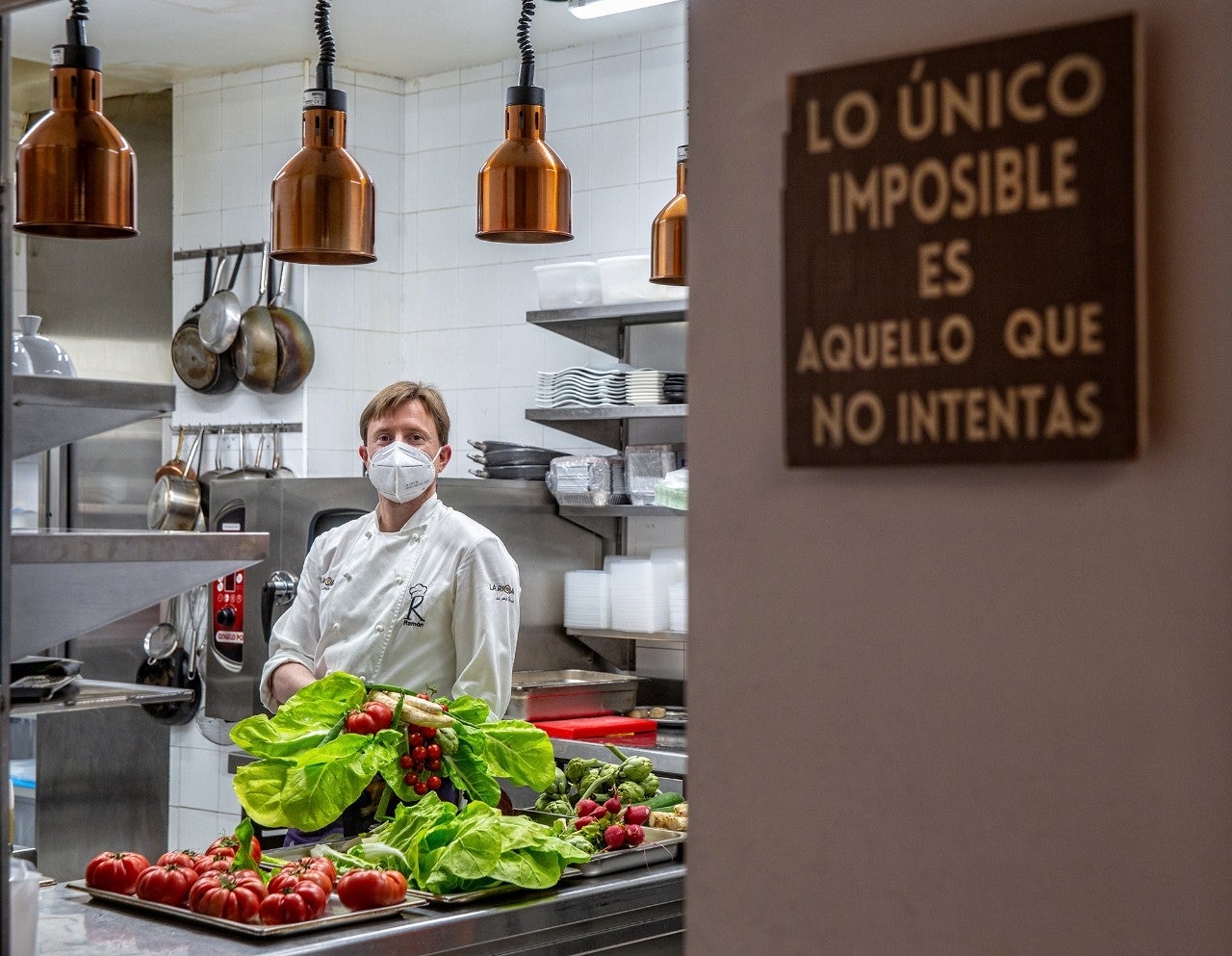 "Lo único imposible es aquello que no intentas", reza un cartel en 'La Cocina de Ramón'. Foto: Croma Fotógrafos/Raquel Manzanares