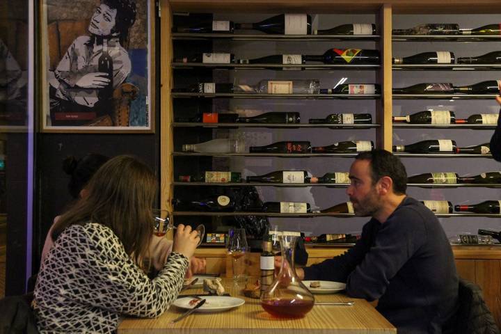 El vino siempre tiene protagonismo en las mesas de este establecimiento.