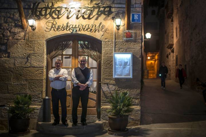 Joaquín y José Luis, cuñados y socios del restaurante 'La Matarraña'.