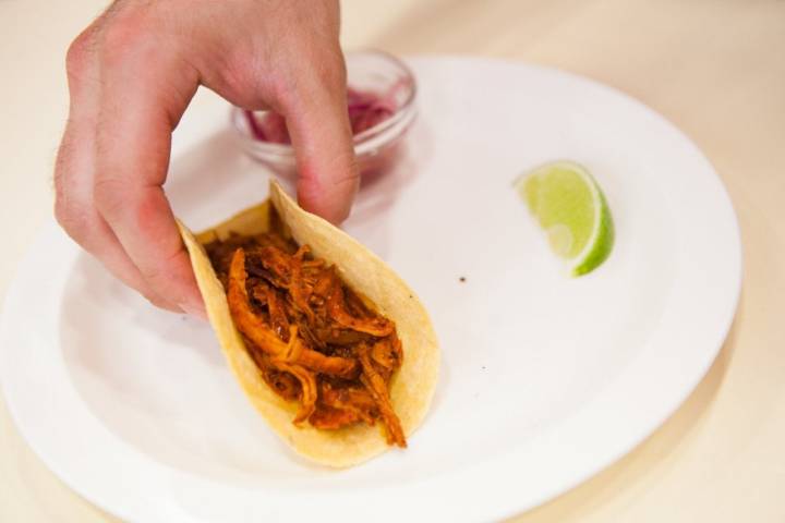 'Taquería Mi Ciudad': taco Pastor (cerdo o ternera adobada con cebolla, cilantro y piña)
