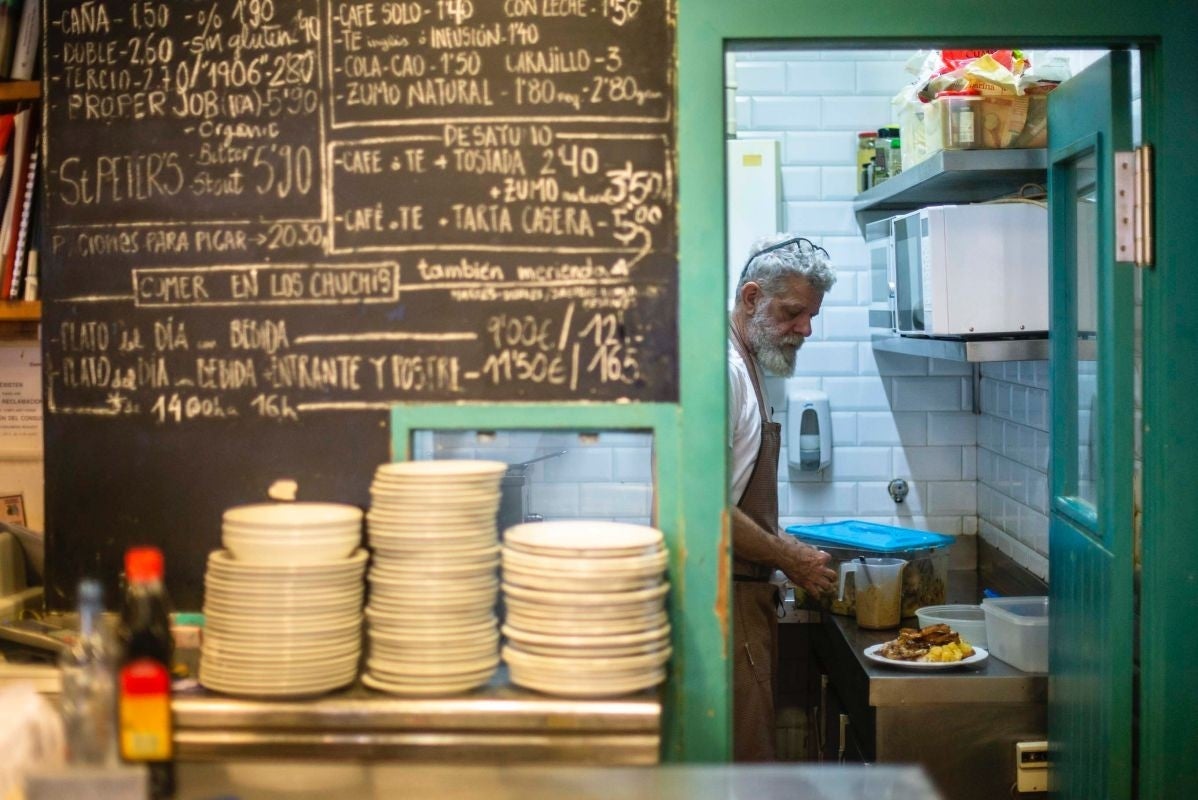 Cocinas liliputienses que trabajan con cariño