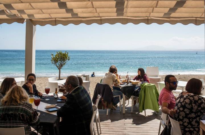 Un martes de marzo comiendo al pie del Mediterráneo, vaya lujo. Foto: Alfredo Cáliz