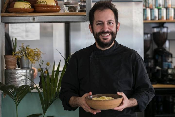 Sergio Mendoza, propietario del restaurante peruano El Observatorio, en Valencia.