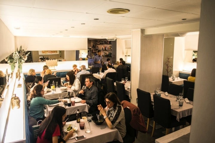 Ambiente en el restaurante peruano Commo Fusión, en Valencia.