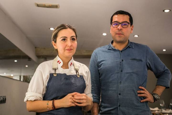 Vanessa Salazar y Jean Arroe, propietarios del restaurante peruano Commo Fusión, en Valencia, y cocineros.