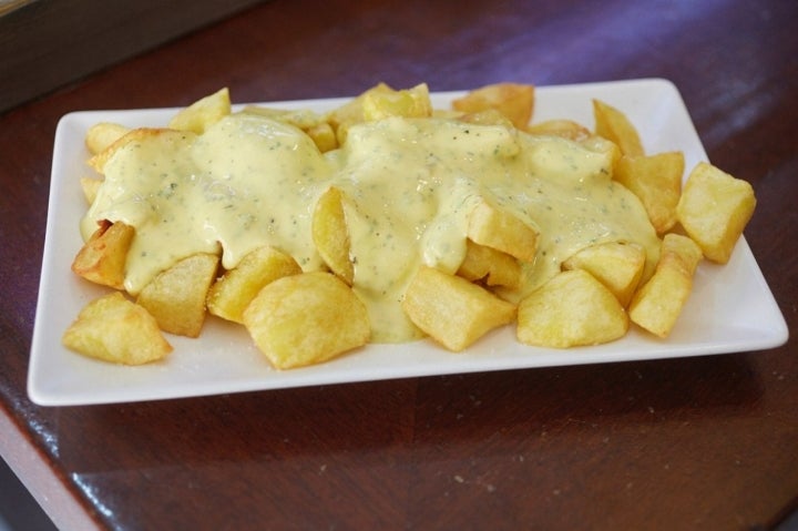 Restaurante 'Quattros'. Tapa: Patatas Bravas con salsa secreto de la casa