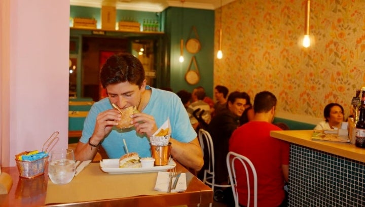 Bocadillos para quitarte el hambre y el sentido.