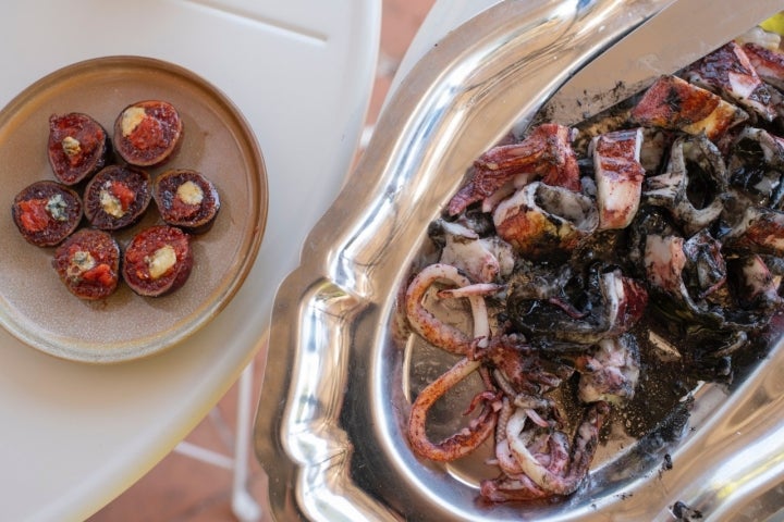 Calamar BRUT con higos, sobrasada y queso azul.