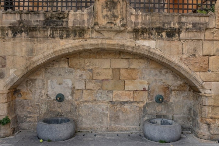 Esta fuente ha saciado la sed de marineros en alta mar desde hace siglos y es la más vetusta de la provincia.