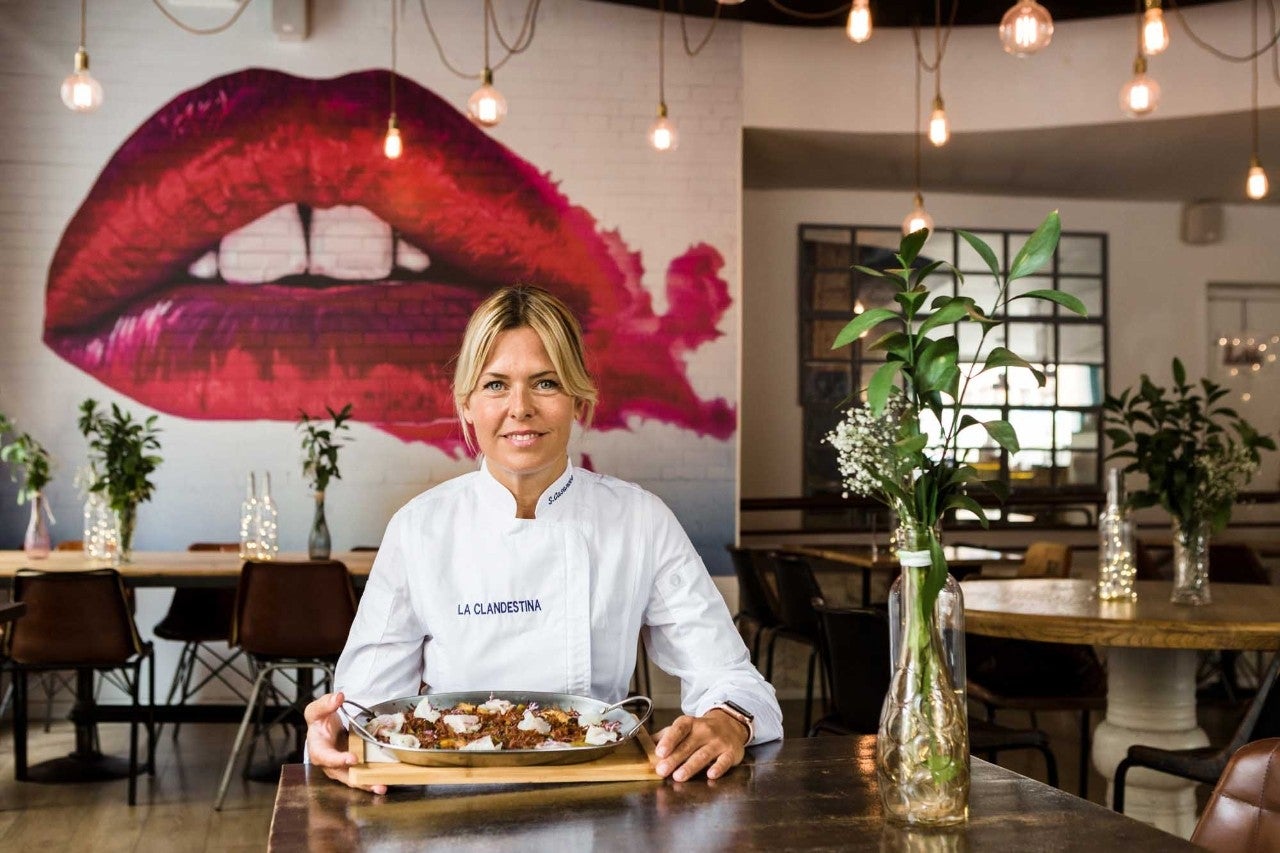 Comer de mantel en los alrededores del Pilar