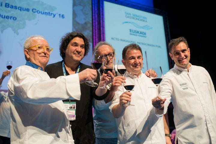 Arzak, Gastón Acurio, Ramón Roteta, Berasategui y Josean Alija.